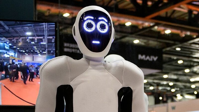 Les progrès de l'intelligence artificielle permettent aux robots humanoïdes de raisonner en direct - -1168951758